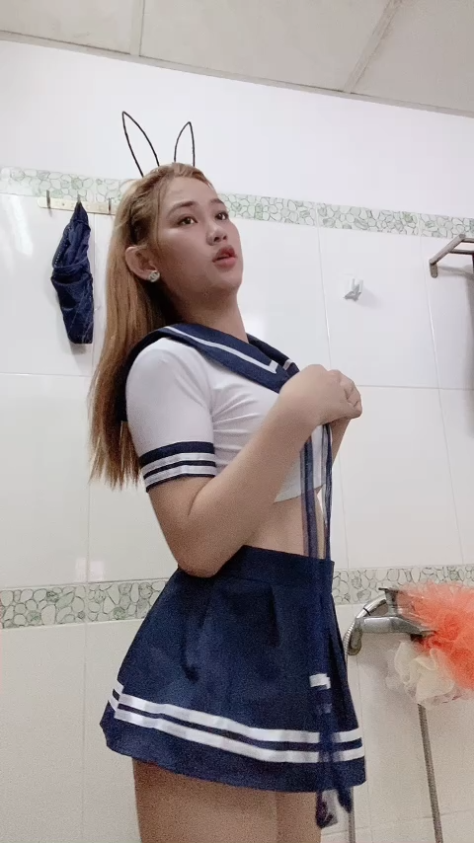 Cosplay Sailor Pamer di Kamar Mandi